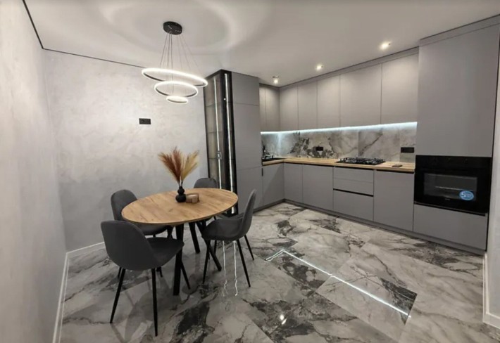 Продаж 2к квартири 67 кв. м на вул. Київська - фото 1