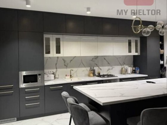 Продаж 3-кімнатної квартири в ЖК Баварія Ужгород