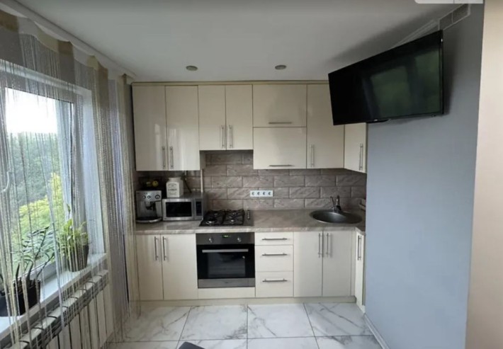 Продаж 1 кімнатної квартири з хорошим ремонтом! Вул. Відінська - фото 1