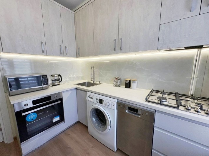 3х кімнатна квартира в центрі міста - 80 000 Дол США - фото 1