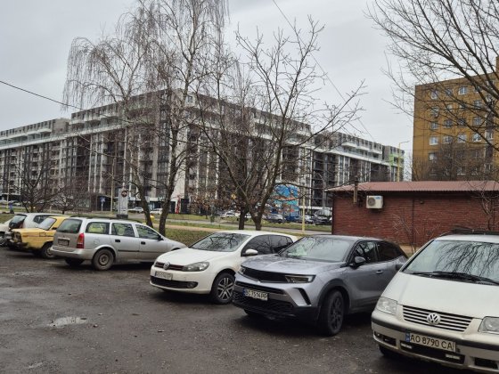 Продається  кв-ра по вул Легоцького  біля торг центру Токіо Ужгород