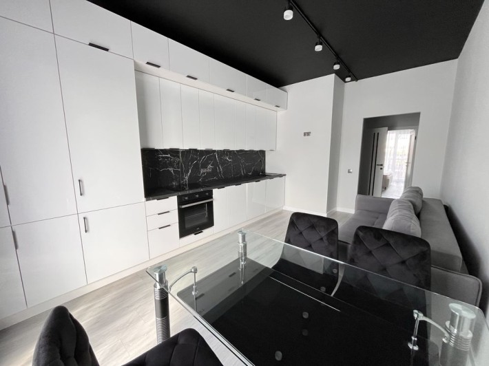 Продаж просторої 1,5 кімнатної квартири - фото 1