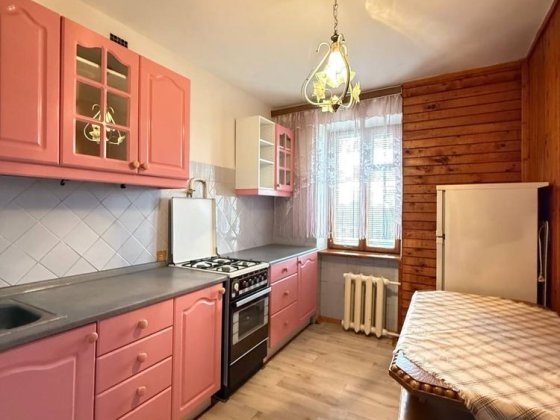 Продам чудову квартиру в тихому районі! Ровно