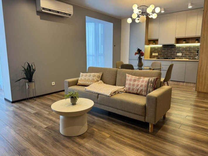 Квартира з сучасним ремонтом - фото 1