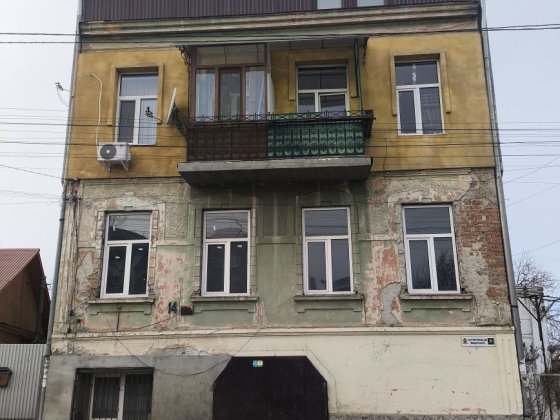 Продаж квартири у старому фонді вл. Маріупольська поряд Героїв Майдану Черновцы