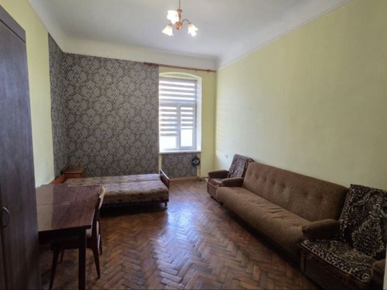 Продається 1-кімнатна квартира в центрі міста Черновцы