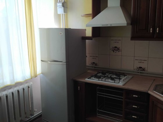 Продам 4-х кімнатну квартиру в центрі з індивідуальним опаленням Полтава