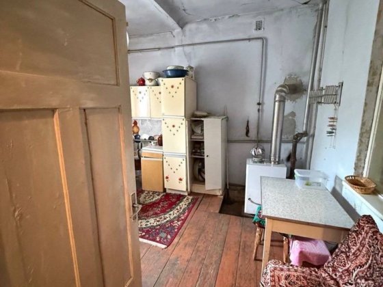 Продається 2-кімнатна квартира з власною прибудинковою територією Черновцы