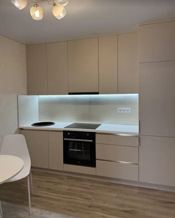 Продаж 2к квартири 65 кв. м на вул. Київська - фото 1