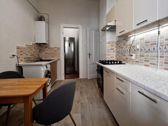 2-к, Корзо вул., 25, Центр Ужгород