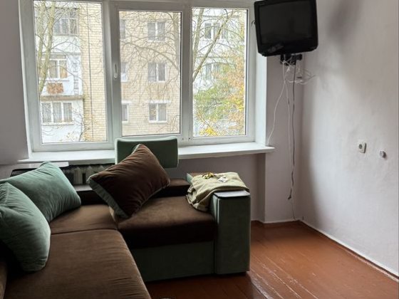 Продається двухкімнатна киівка 3/5 вул.Сандуляка Черновцы