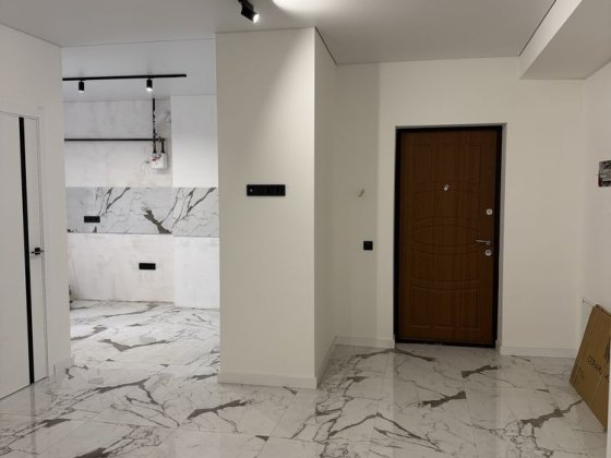 Продається 2 кімнатна квартира (новобудова) біля ресторану Flora Club Черновцы