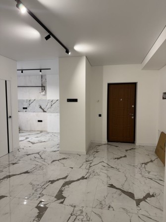 Продається 2 кімнатна квартира (новобудова) біля ресторану Flora Club - фото 1