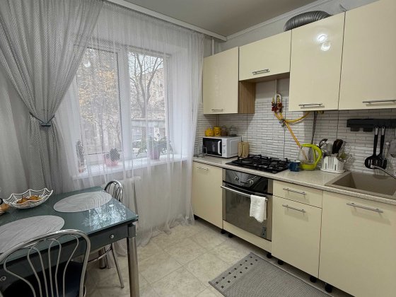 3-кімнатна квартира з якісним ремонтом, вул. Відінська 65 000 $ Ровно