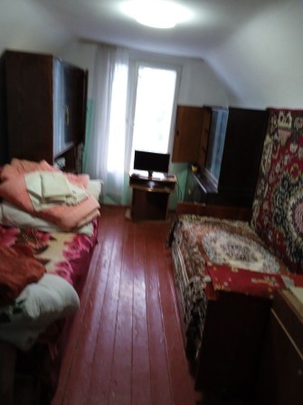 Нерухомість продам 2км мансарду на 2 пов рн Бережанська 2км кухня газ - фото 1