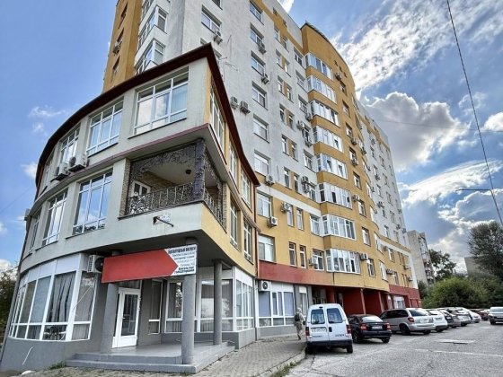 Продам 3 кімнатну новобудову в топовому районі на П.Орлика | ТЦ Майдан Черновцы