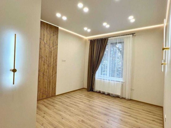 2-кімнатна квартира по вулиці Мирона Кордуби (центр міста) Черновцы