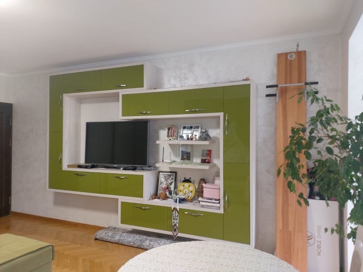 Продається трикімнатна квартира з гаражом в парковій зоні Чернівців - фото 1