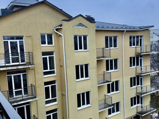 Терміново продається 1-км новобудова в центрі Чернівці