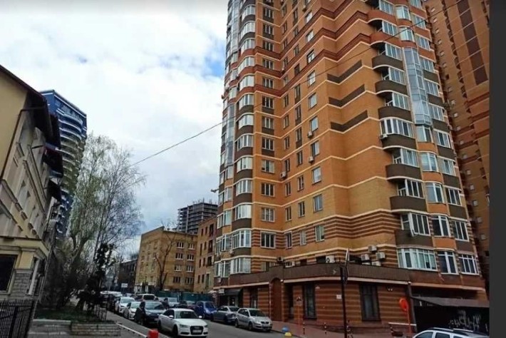 Оренда паркомісця пр-к. Лабораторний,6 Без комісії. - фото 1