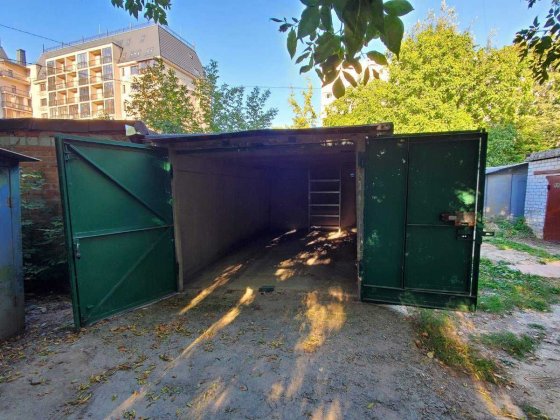 Сдам бетонный гараж за Спортмастером Научная Харків