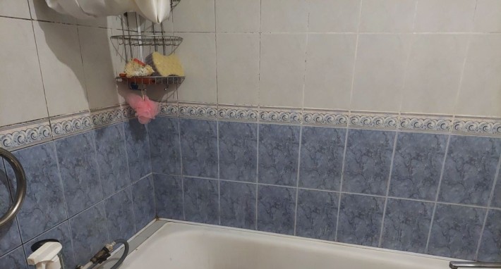 Продам 4 кімнатну квартиру в обкомівському будинку в центрі міста - фото 1