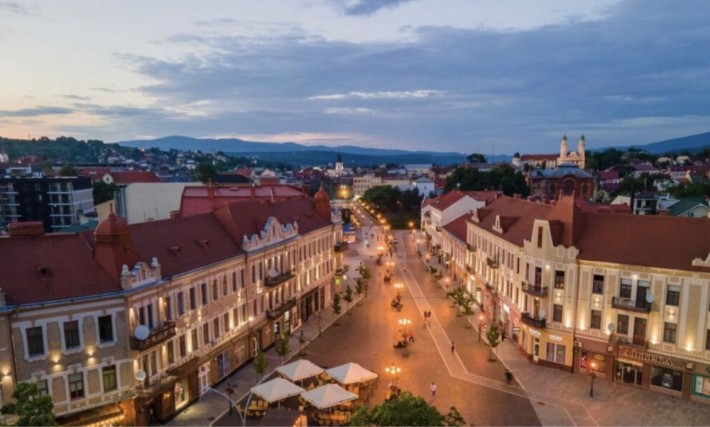 2 х кімната в самому центрі Ужгорода.Площа Петефі. - фото 1