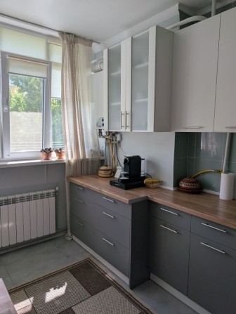 Продам 2-х кім н атну кв артиру в хорошому районі міста. - фото 1