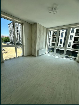 Продається 2 кім. квартира у ЖК Б4 з ремонтом - фото 1