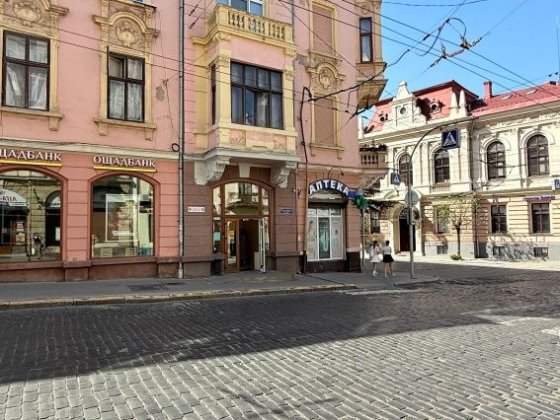 3-х кімнатна квартира в австрійському будинку центр міста вул.Франка Чернівці