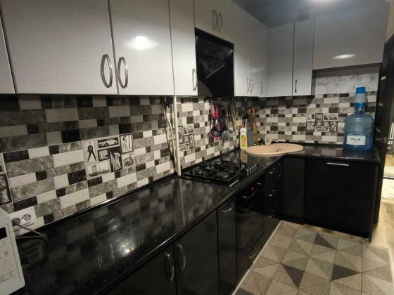 Продається 3 квартира по вул. Руській Чернівці