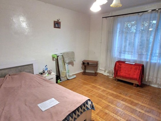 Продається 2-х кімнатна квартира поряд з центром міста Чернівці