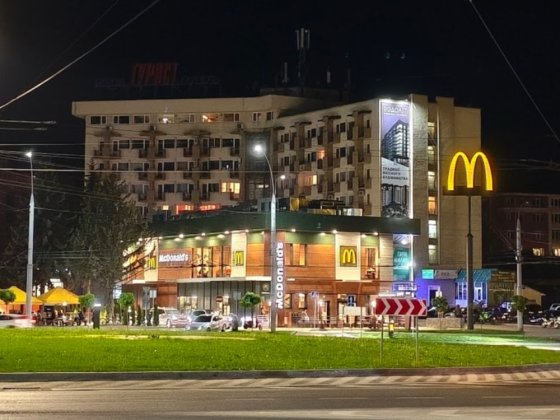 ВЛАСНИК Терміново Продам 3 к. Новобудову біля McDonald’s ТЦ Майдан Чернівці