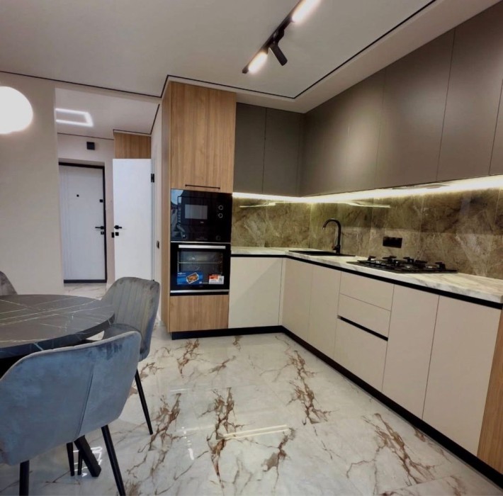 Продається сучасна, стильна 1 кімнатна квартира по вул. Л. Курбаса - фото 1