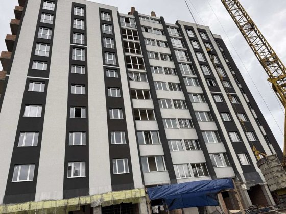 Продам 2 кімнатну новобудову в збудованому будинку в гарному районі Черновцы