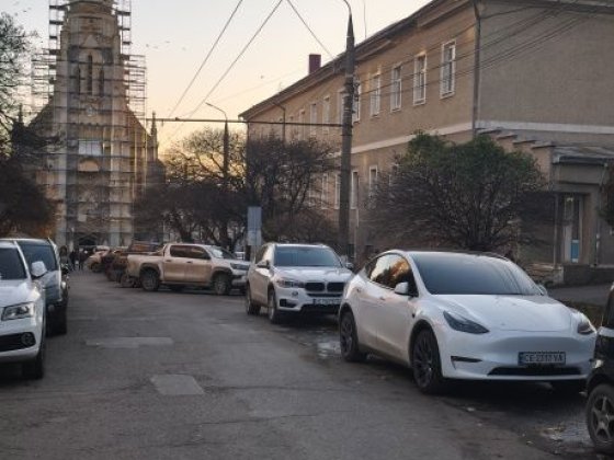 3 кімнатна квартира в центрі міста Черновцы