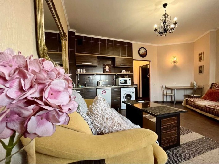 ПРОДАЖ великої квартири, розділеної на дві оремі по вул. Т. Кореня, 9 - фото 1