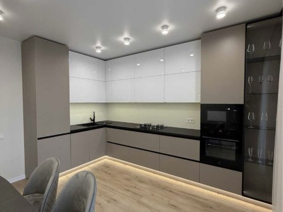 Свіжа сучасна новобудова центральна частина міста Черновцы