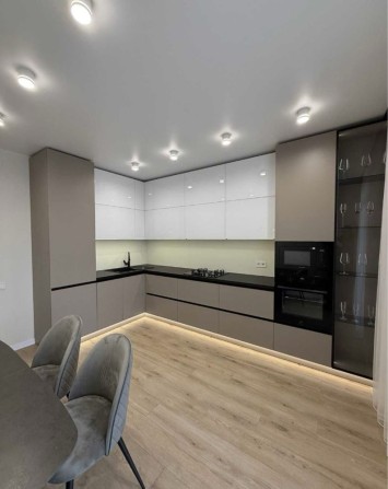 Свіжа сучасна новобудова центральна частина міста - фото 1