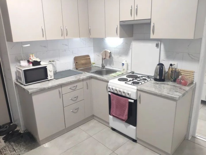 Продається 1 кімнатна квартира з євроремонтом в центрі міста - фото 1