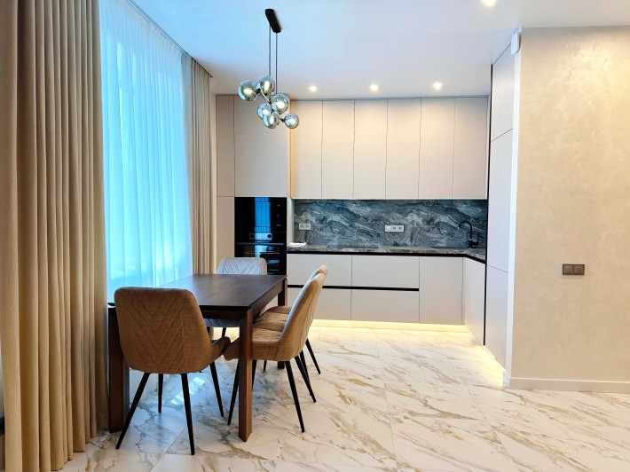 Квартира в центрі з дорогим ремонтом клубний будинок - фото 1