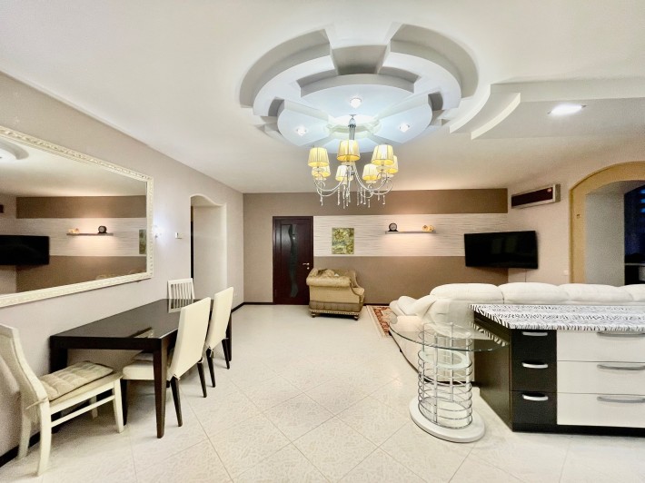 Продам елітну квартиру з підземним парко-місцем у статусному будинку - фото 1