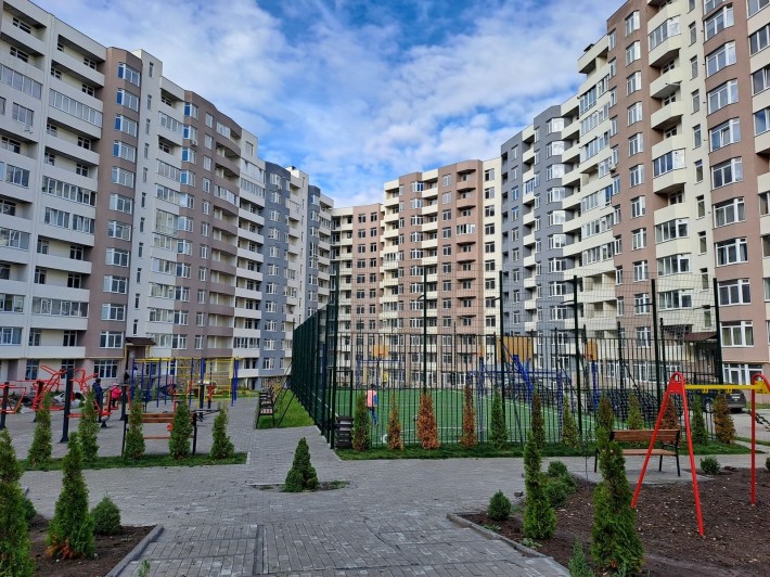 Продаж 1к квартири 53.6 кв. м на вул. Київська - фото 1