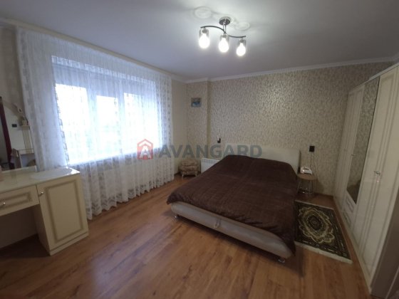 Простора двокімнатна з видом на Дніпро Черкассы