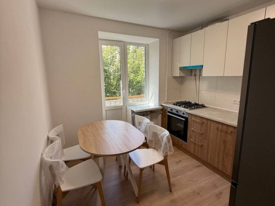 Продається квартира з дизайнерським ремонтом, рн Майдан Черновцы