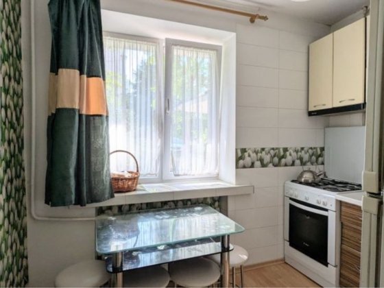 Проється 4-кімнатна квартира на Героїв Майдану Черновцы