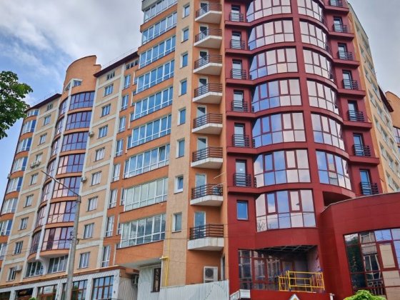 Продається 2к квартира по вул Героїв Майдану, Чернівціжитлобуд Черновцы