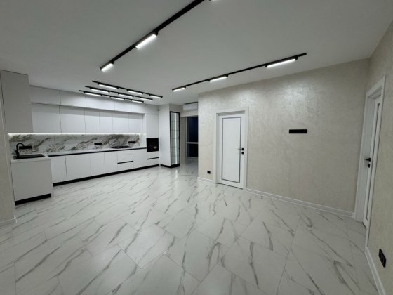 Продається 3-кімн новобудова з свіжим ремонтом. Здана Чернівці