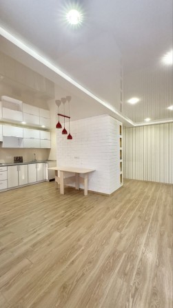 (2) 3-кімнатна квартира в ЦЕНТРІ! Вул Льотна Ремонт Миру Бойова - фото 1