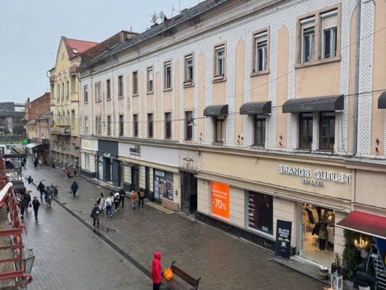 Продається простора 3-кімнатна квартира у серці старого міста Ужгород